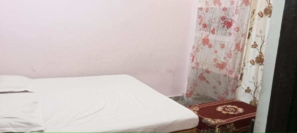 Vaibhav Sadan Dharmsala Hotel Ayodhya Стая снимка